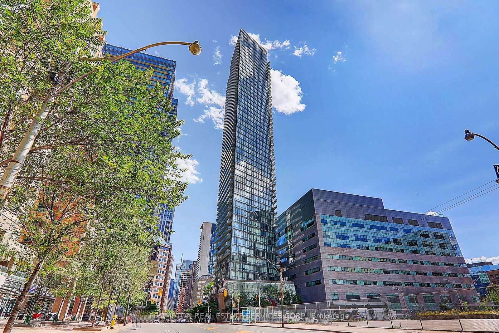 832-bay-street-toronto-toronto-ontario-c13778208