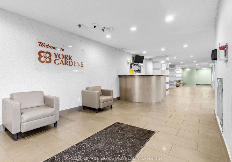 5-parkway-forest-drive-toronto-north-york-ontario-c13779358