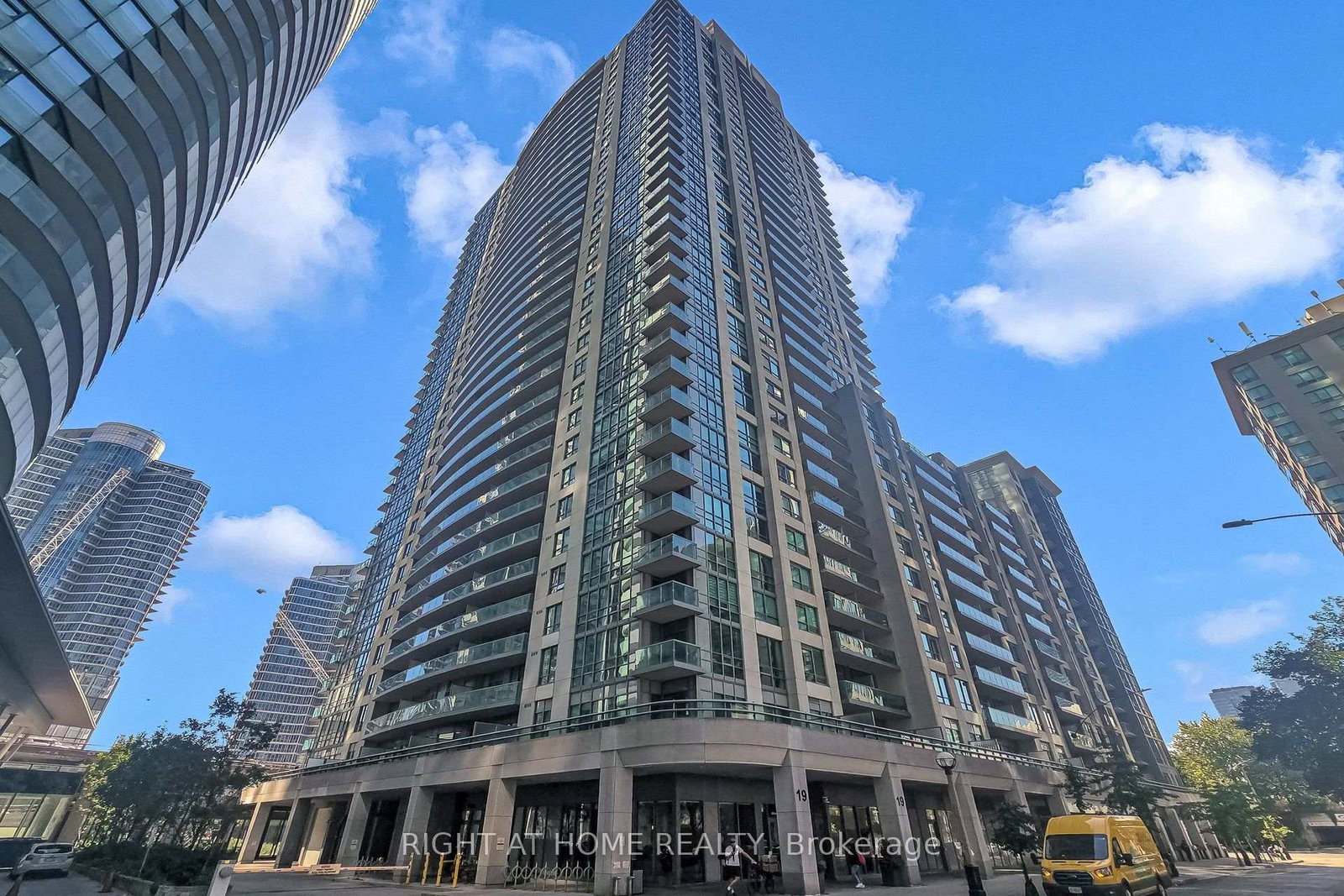 19-grand-trunk-crescent-toronto-toronto-ontario-c13780368