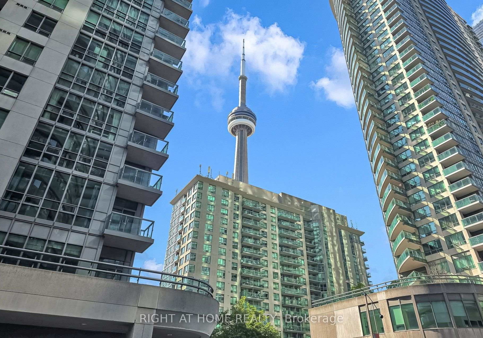 19-grand-trunk-crescent-toronto-toronto-ontario-c13780368