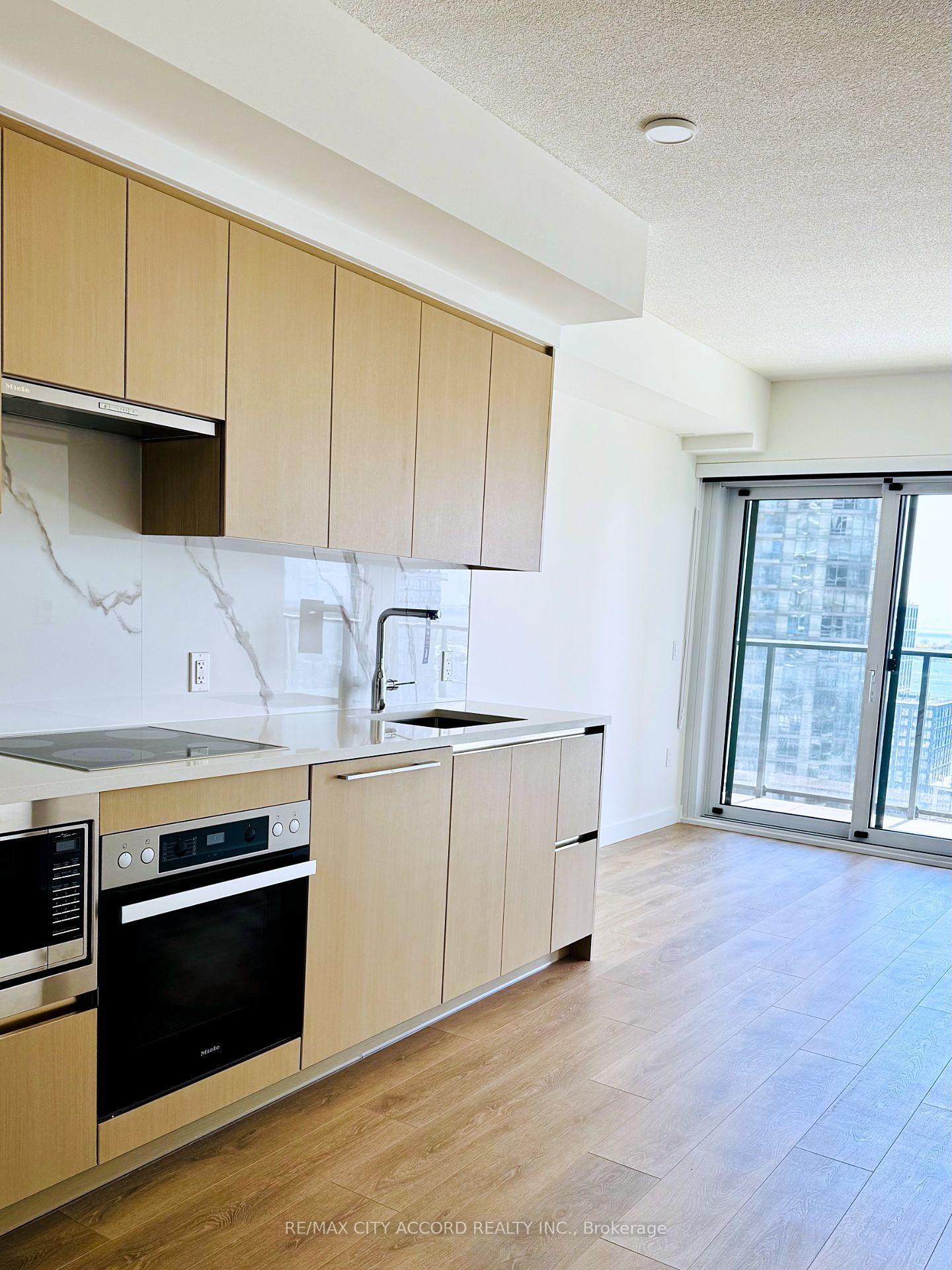 1-concord-cityplace-way-toronto-toronto-ontario-c13781114