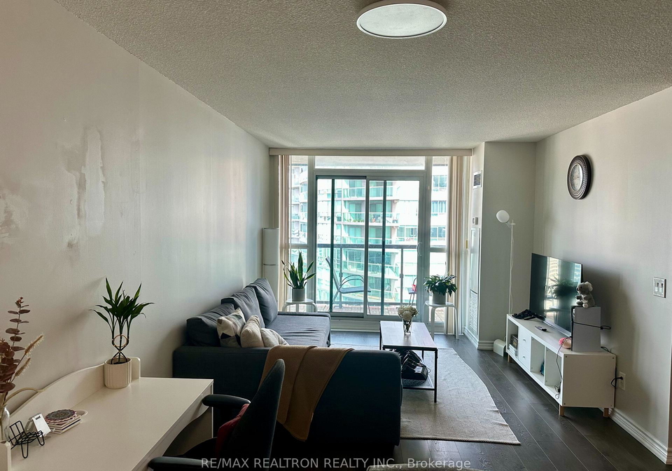 19-grand-trunk-crescent-toronto-toronto-ontario-c13781722
