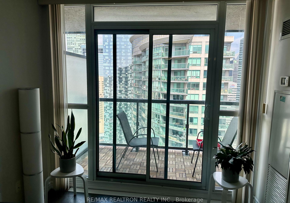 19-grand-trunk-crescent-toronto-toronto-ontario-c13781722