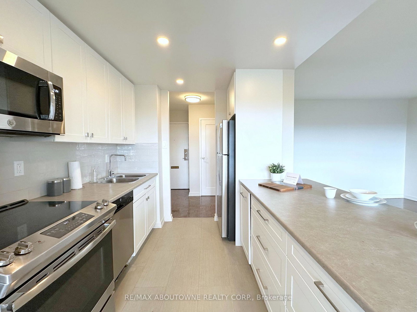 5-brookbanks-drive-toronto-north-york-ontario-c13781876
