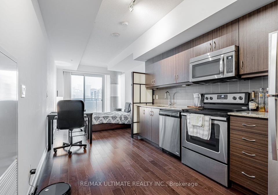 10-willison-square-toronto-toronto-ontario-c13784660