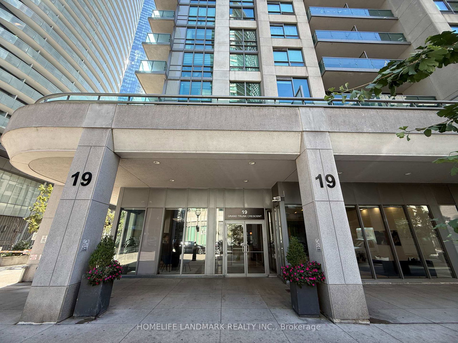 19-grand-trunk-crescent-toronto-toronto-ontario-c13785194