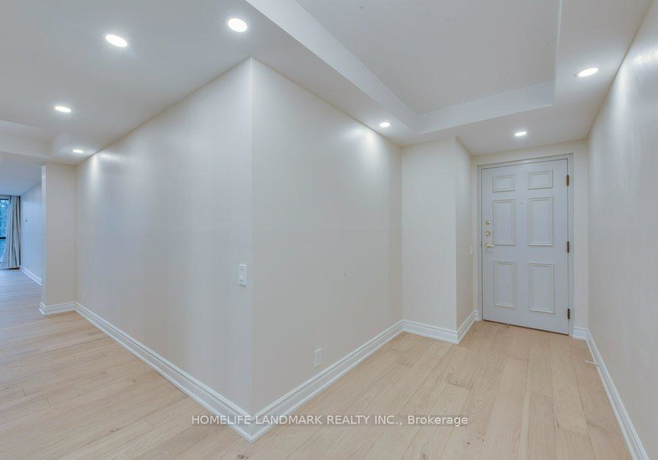 1-concorde-place-toronto-north-york-ontario-c13786616