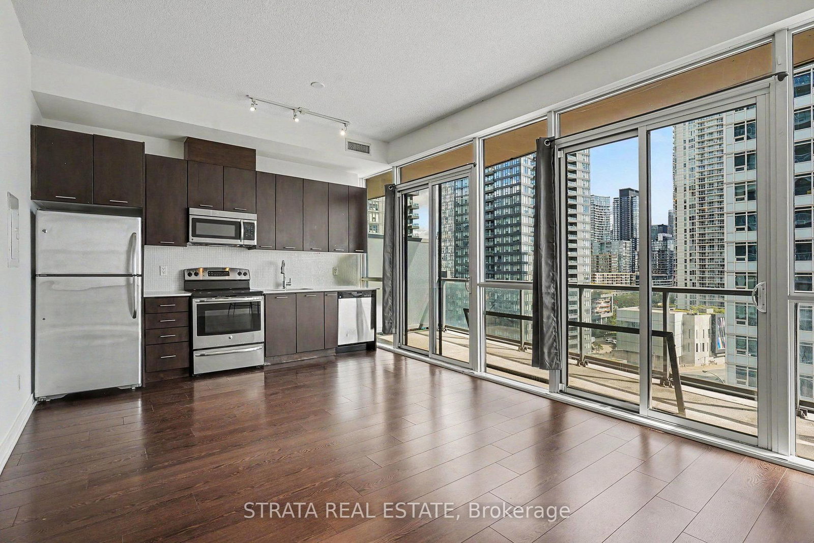 20-bruyeres-mews-toronto-toronto-ontario-c13789446