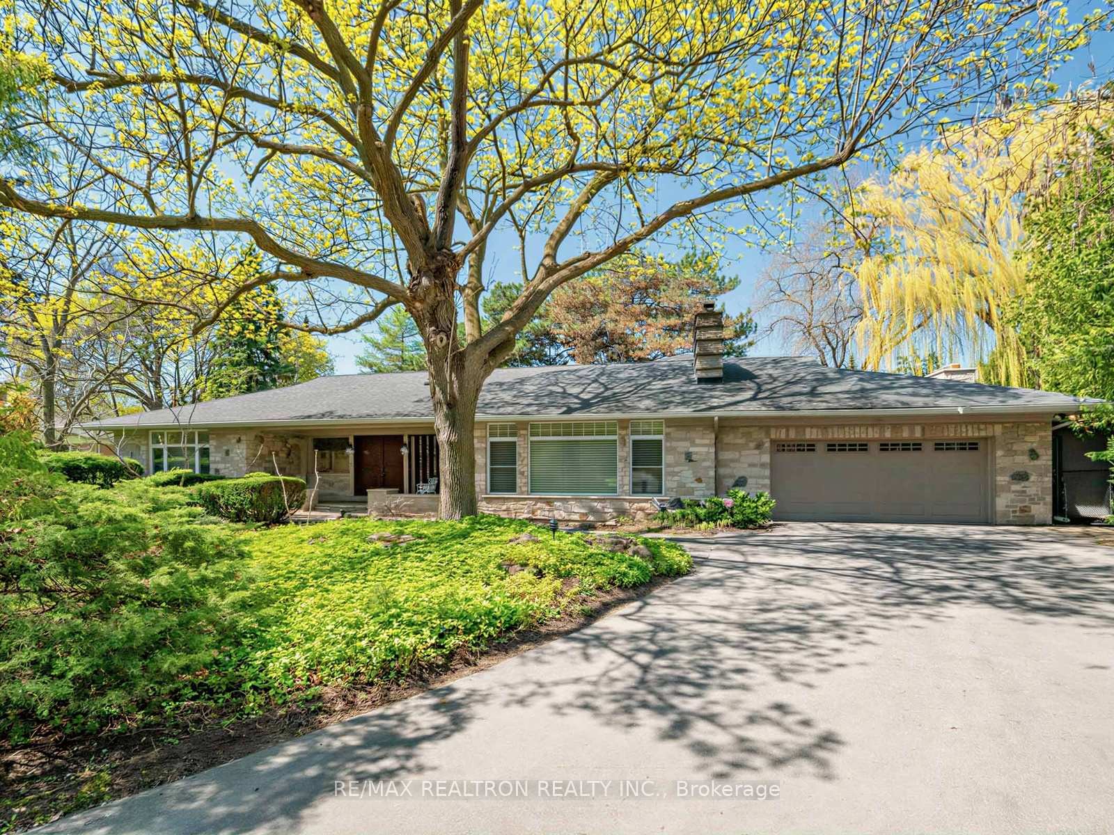 11-mead-court-toronto-north-york-ontario-c13790060
