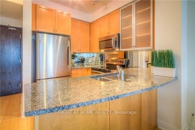 18-yorkville-avenue-toronto-toronto-ontario-c13791052