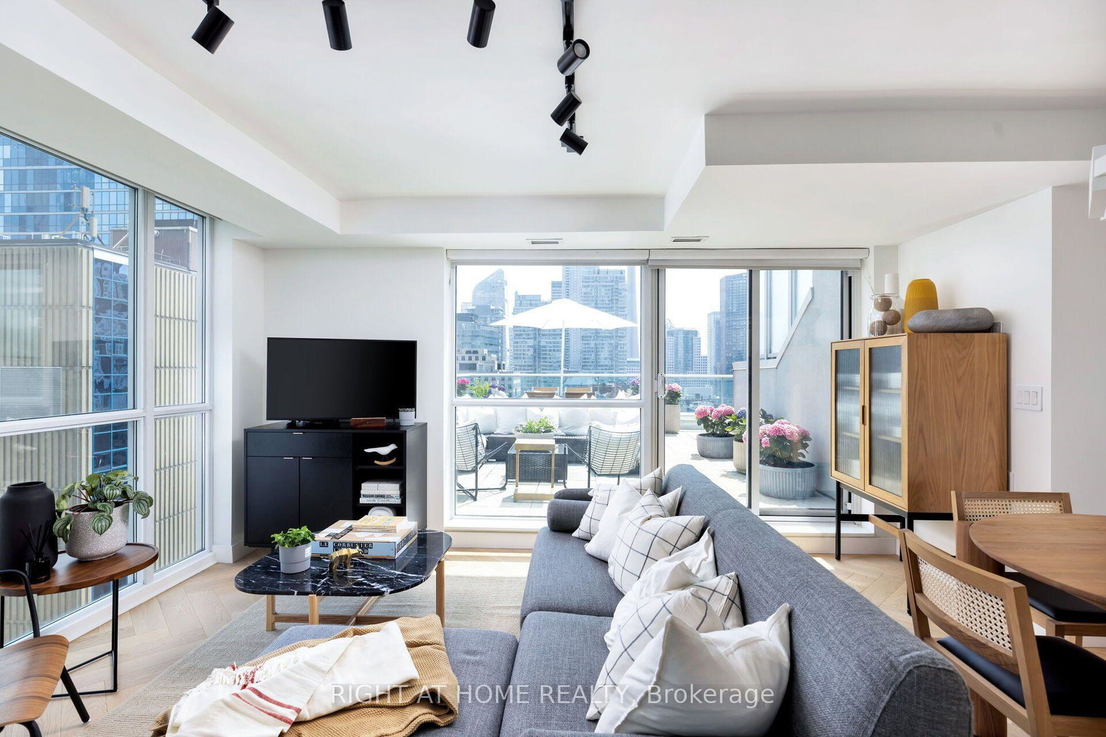 96-st-patrick-street-toronto-toronto-ontario-c13791146