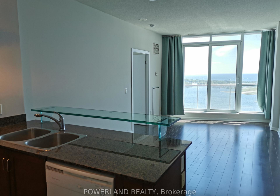 208-queens-quay-w-toronto-toronto-ontario-c13792426