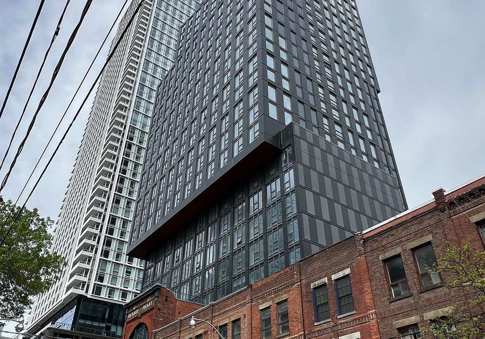 100-queen-street-e-toronto-toronto-ontario-c13797698