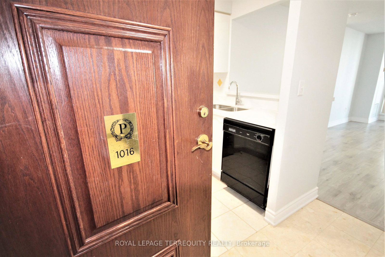 39-pemberton-avenue-toronto-north-york-ontario-c13798940