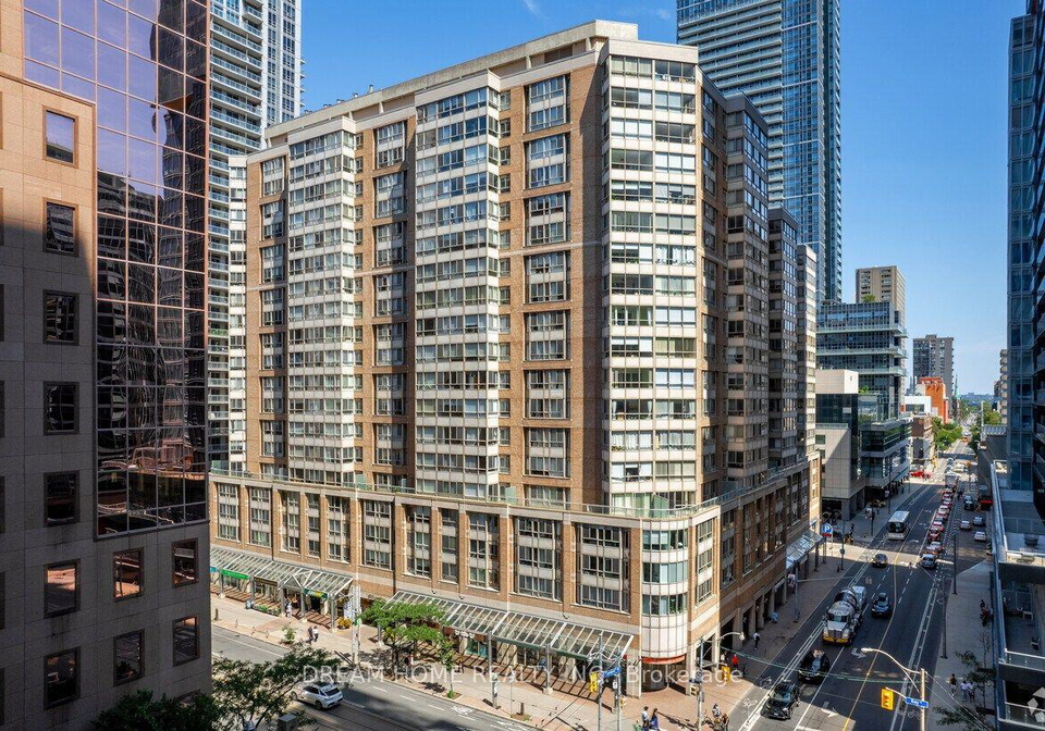 717-bay-street-toronto-toronto-ontario-c13800292