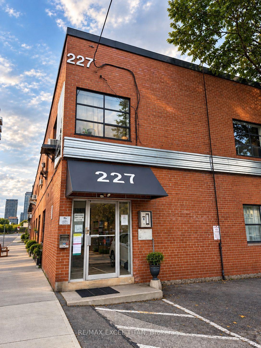 221-sterling-road-e-toronto-toronto-ontario-c13800408