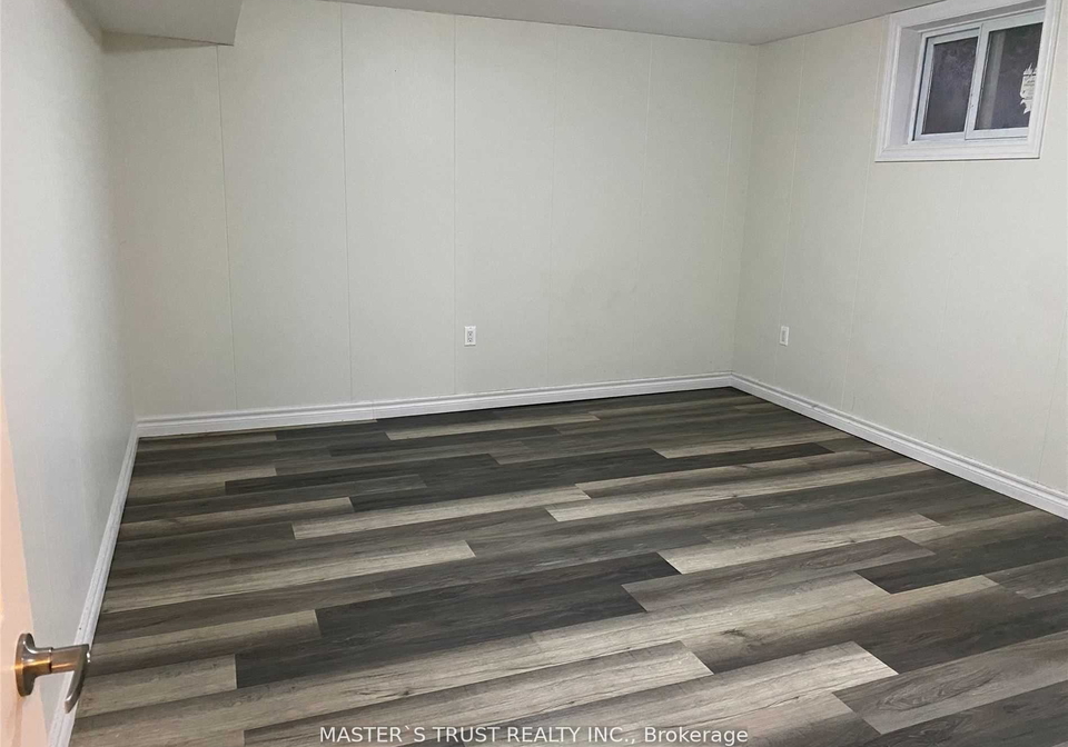 1-winlock-park-toronto-north-york-ontario-c13800420