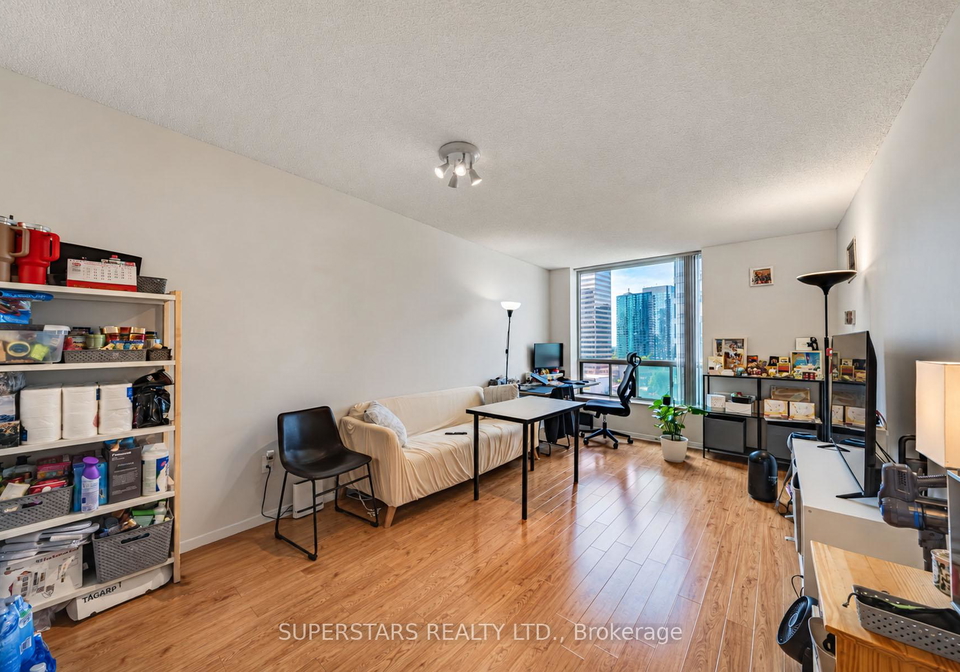 28-pemberton-avenue-toronto-north-york-ontario-c13801122