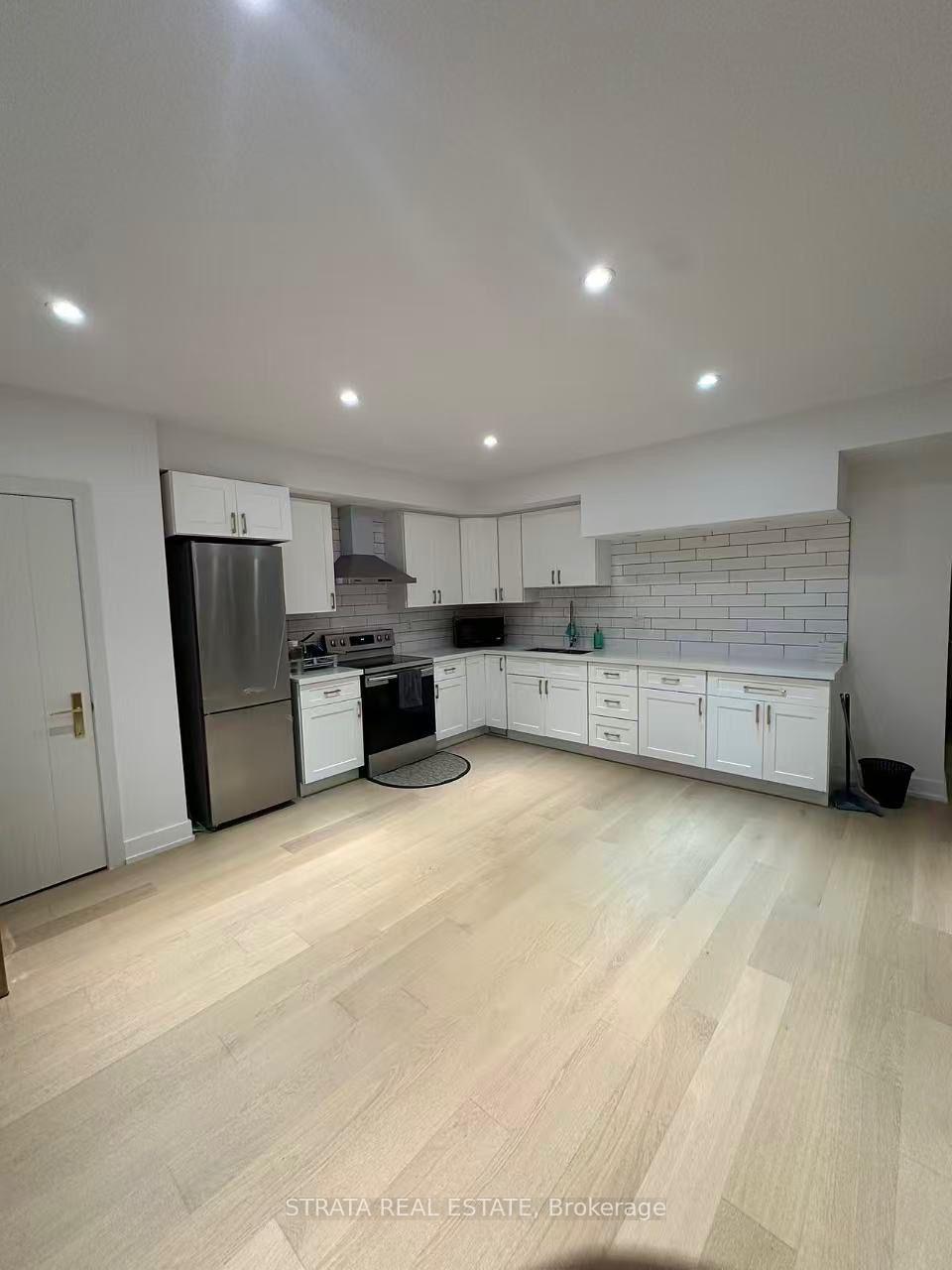21-irvington-crescent-toronto-north-york-ontario-c13806438