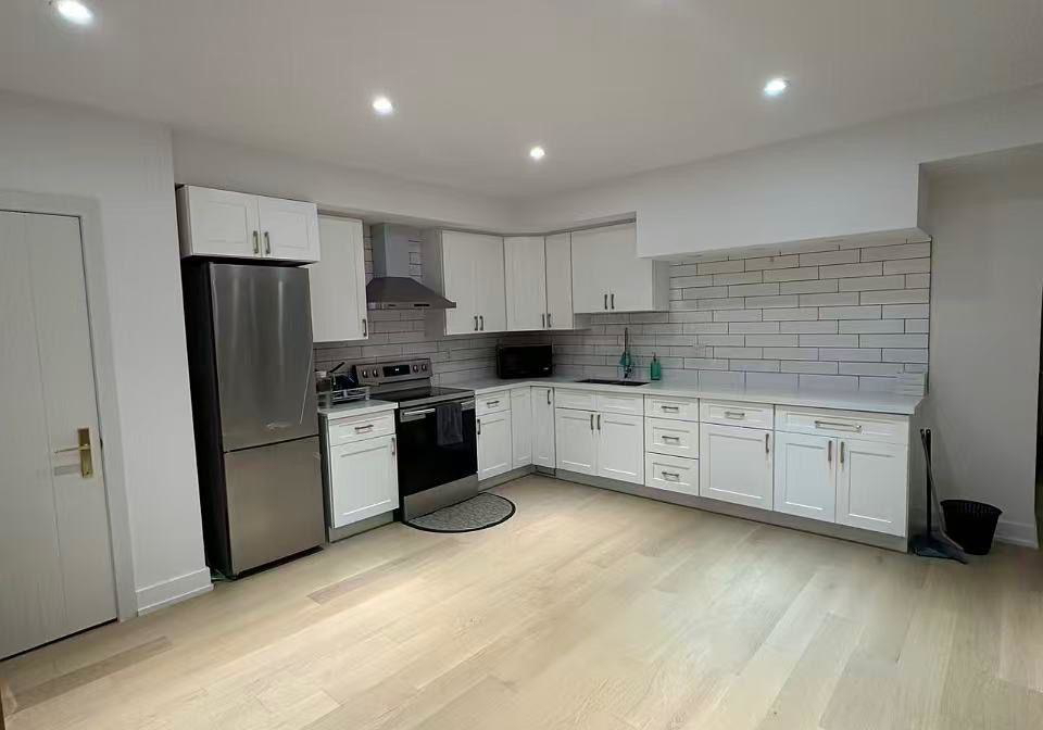 21-irvington-crescent-toronto-north-york-ontario-c13806438
