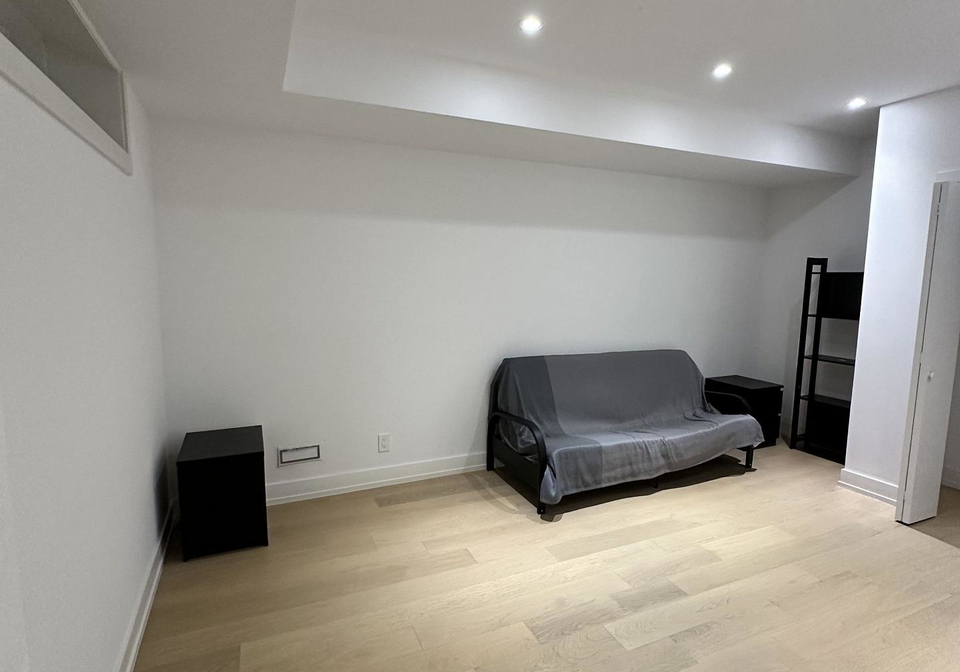 21-irvington-crescent-toronto-north-york-ontario-c13806438