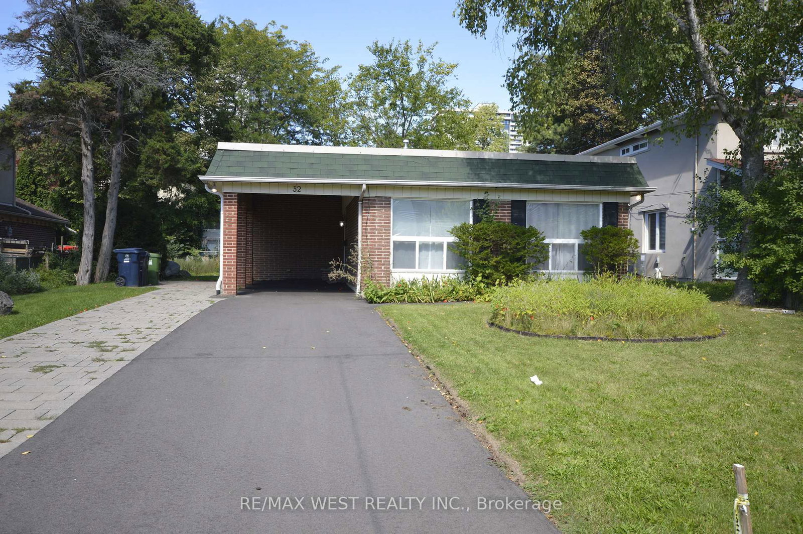 32-axsmith-crescent-toronto-north-york-ontario-c13807274