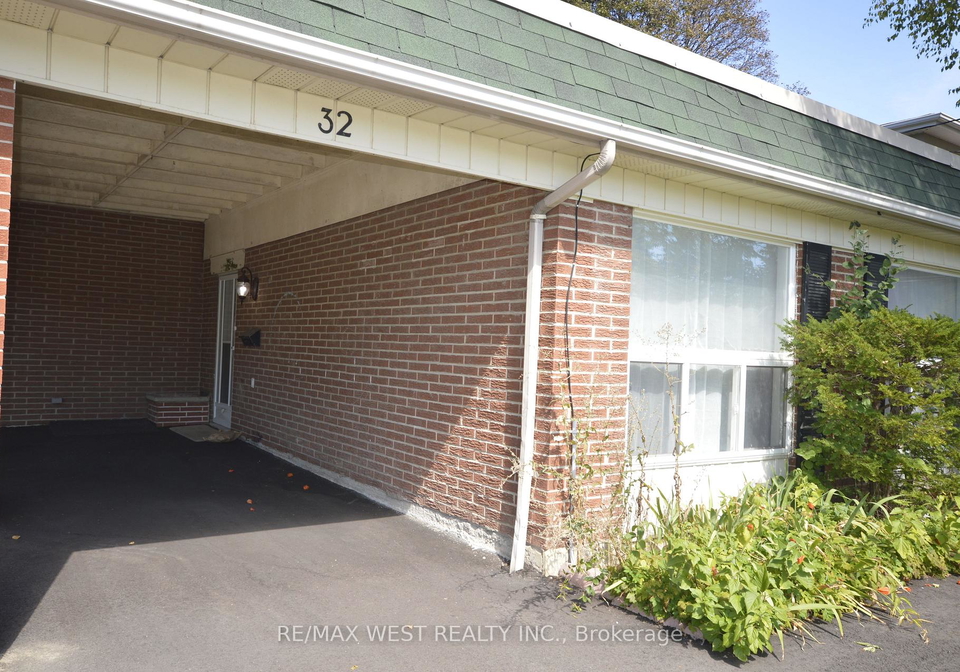 32-axsmith-crescent-toronto-north-york-ontario-c13807274