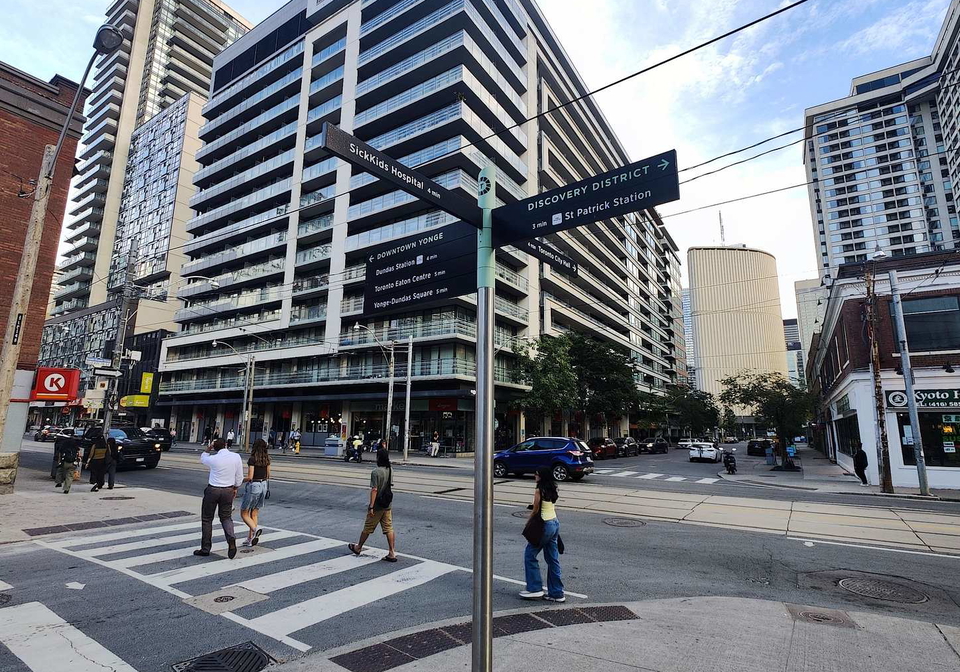 111-elizabeth-street-toronto-toronto-ontario-c13807620