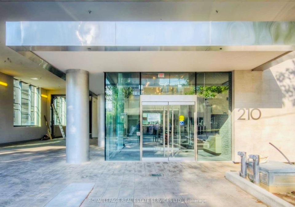 210-simcoe-street-toronto-toronto-ontario-c13807808