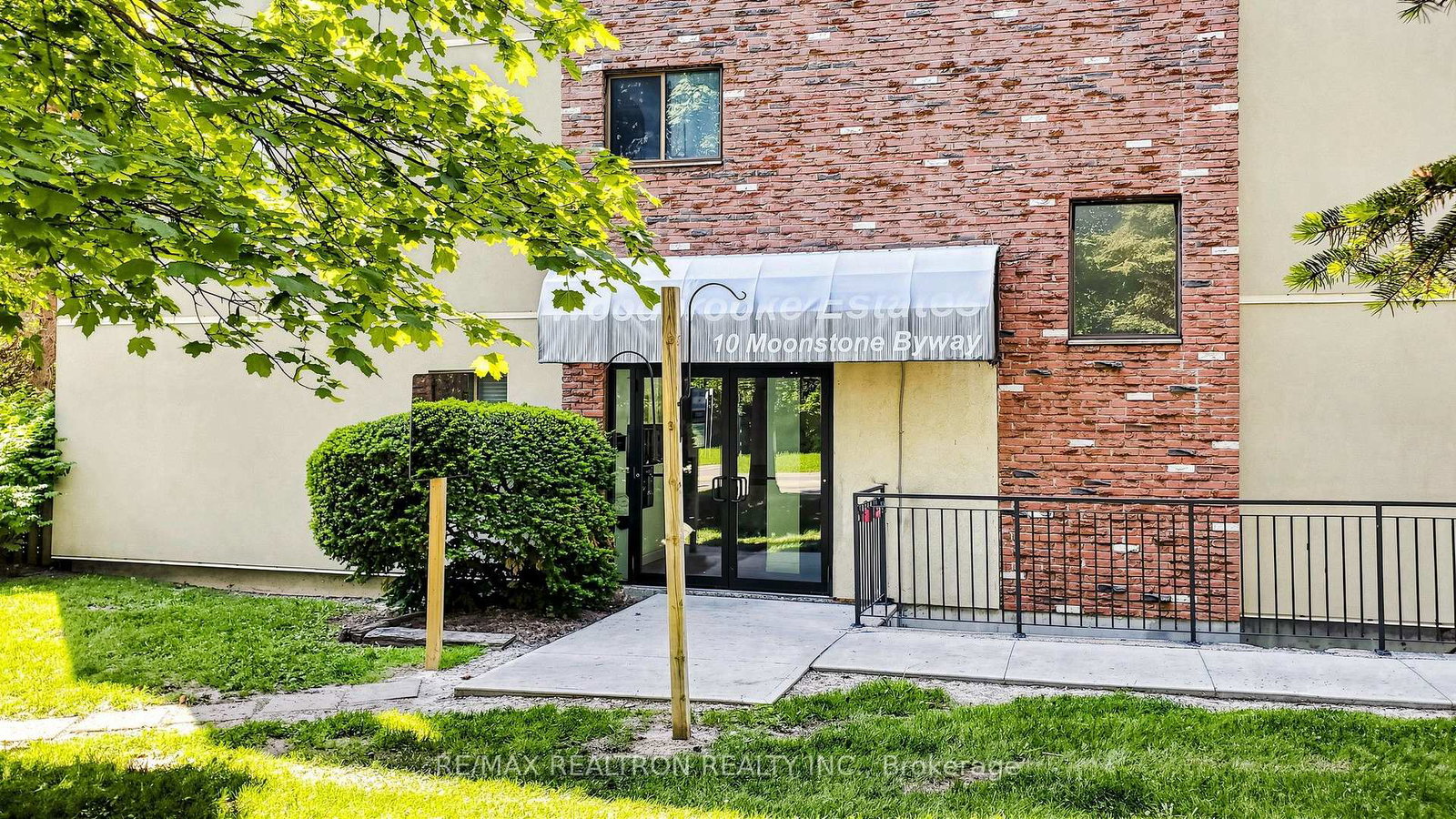 10-moonstone-byway-toronto-north-york-ontario-c13808204
