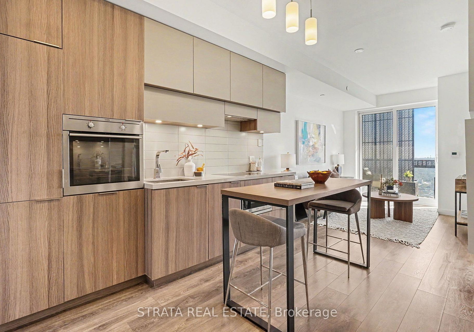 8-eglinton-avenue-e-toronto-toronto-ontario-c13808528