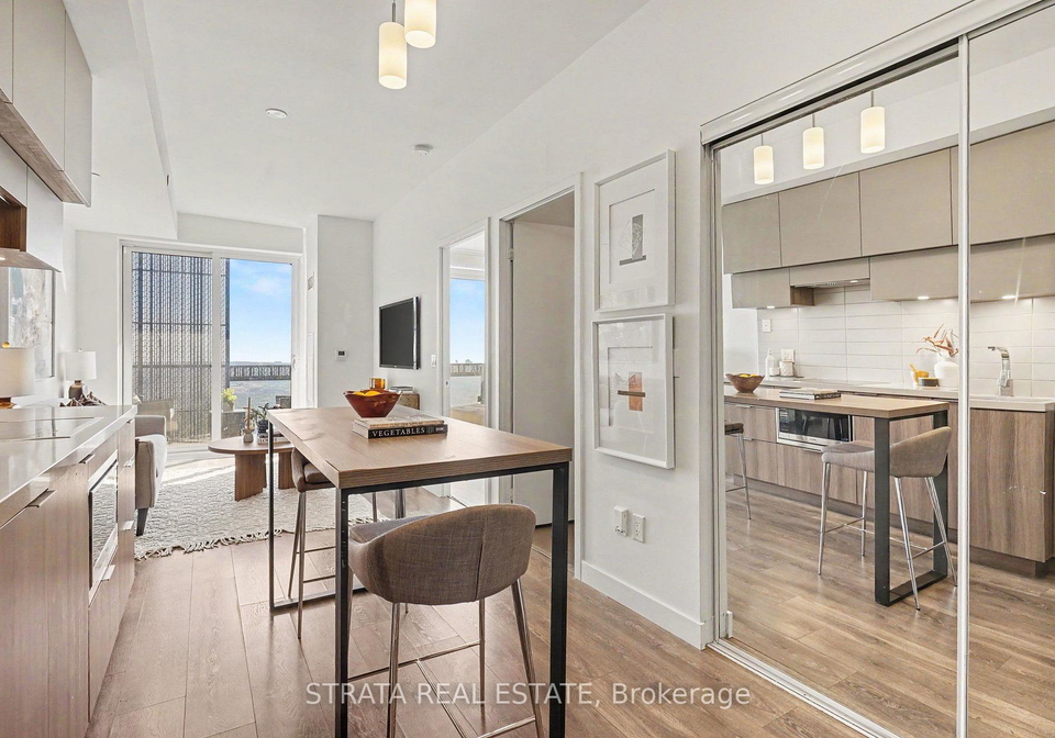 8-eglinton-avenue-e-toronto-toronto-ontario-c13808528