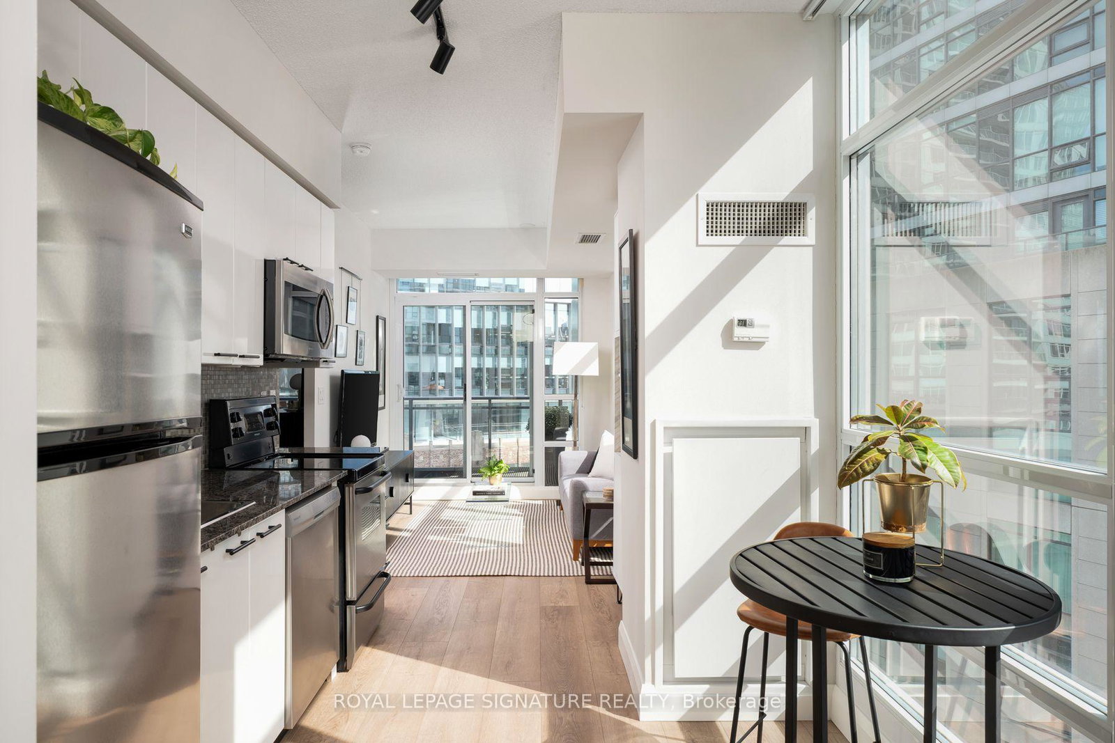 15-bruyeres-mews-toronto-toronto-ontario-c13809112
