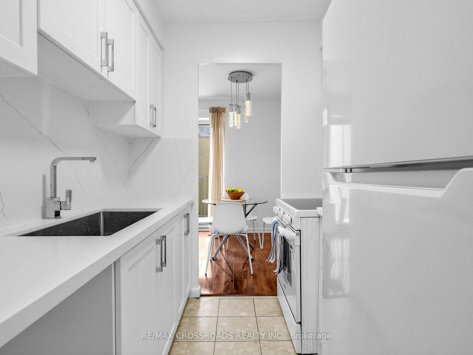 8-kingsbridge-court-toronto-toronto-ontario-c13809656