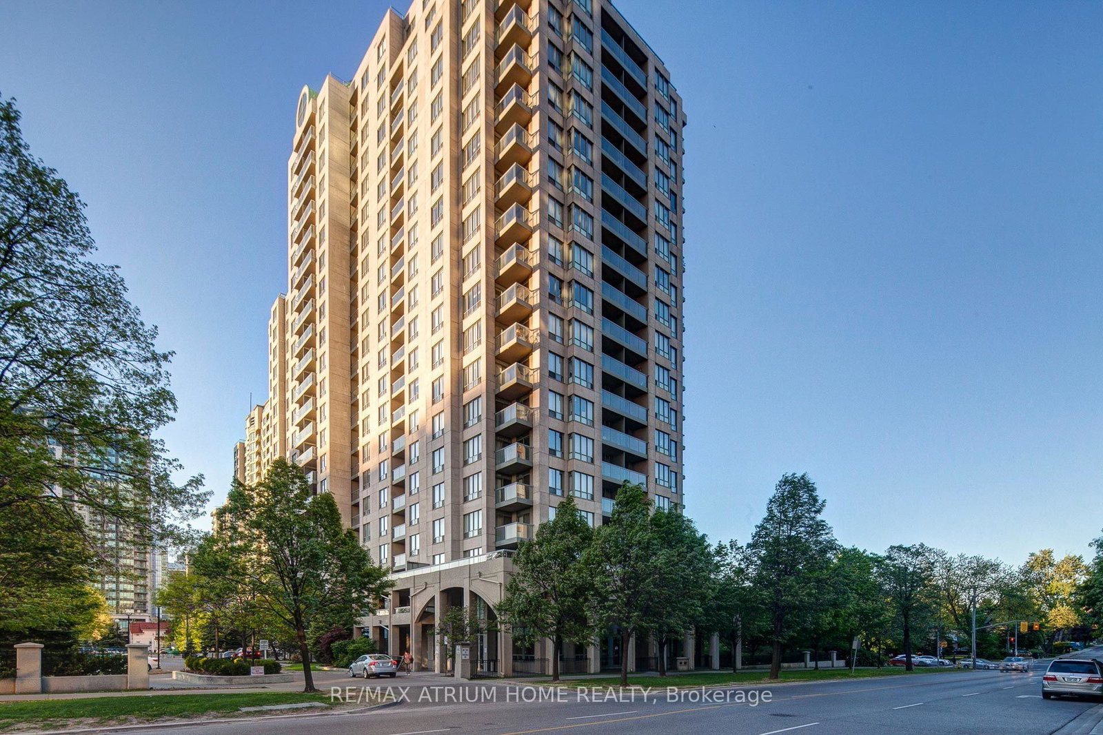 28-empress-avenue-toronto-north-york-ontario-c13809706