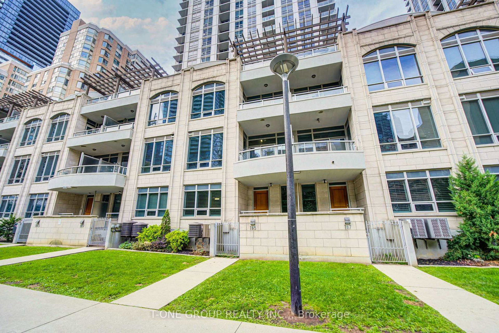 761-bay-street-toronto-toronto-ontario-c13810106