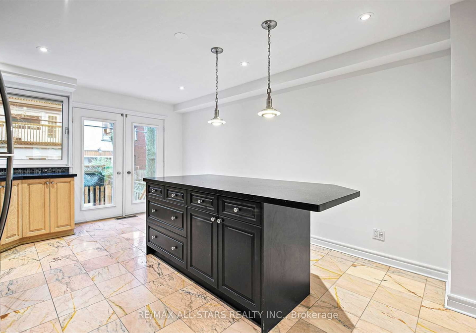 110-belmont-street-toronto-toronto-ontario-c13811002
