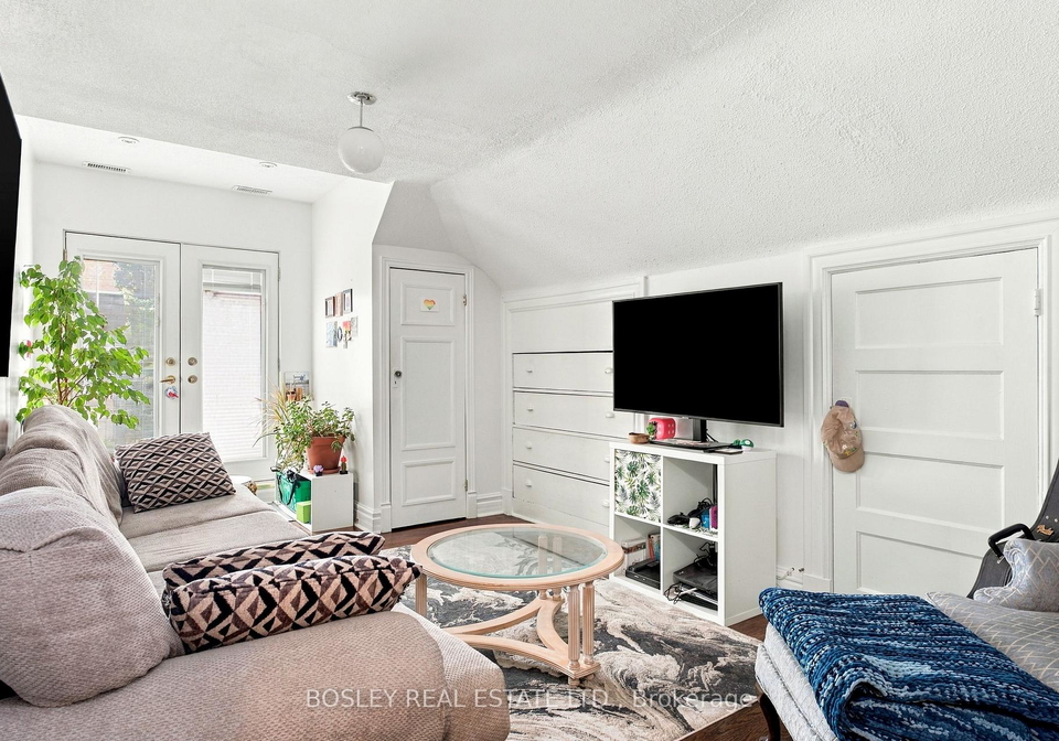 399a-palmerston-boulevard-toronto-toronto-ontario-c13811144