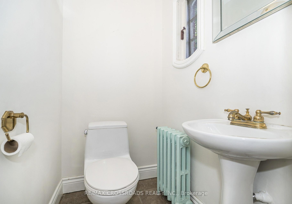 19-strathgowan-crescent-toronto-toronto-ontario-c13811232