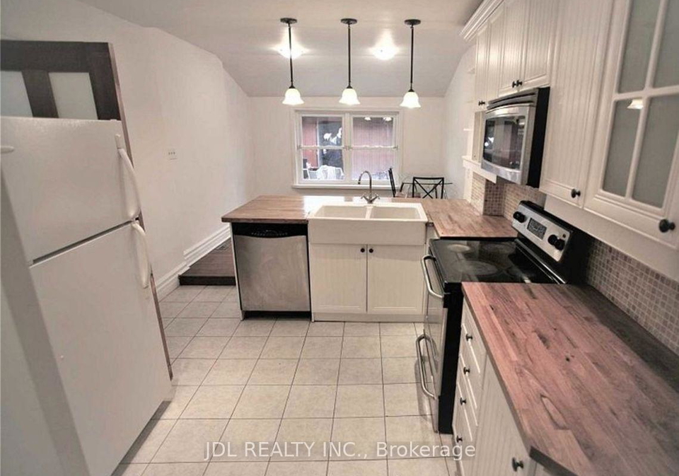 298-robert-st-street-toronto-toronto-ontario-c13812326