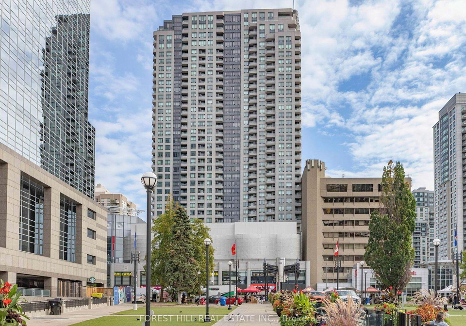 8-hillcrest-avenue-toronto-north-york-ontario-c13813646