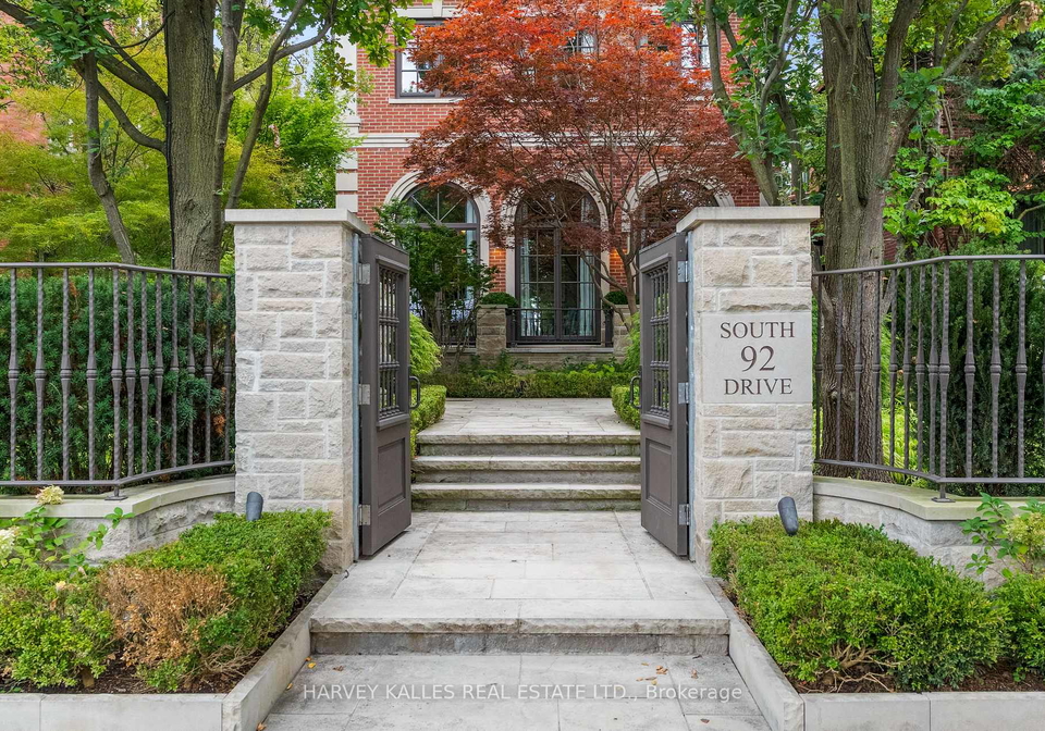 92-south-drive-toronto-toronto-ontario-c13813766