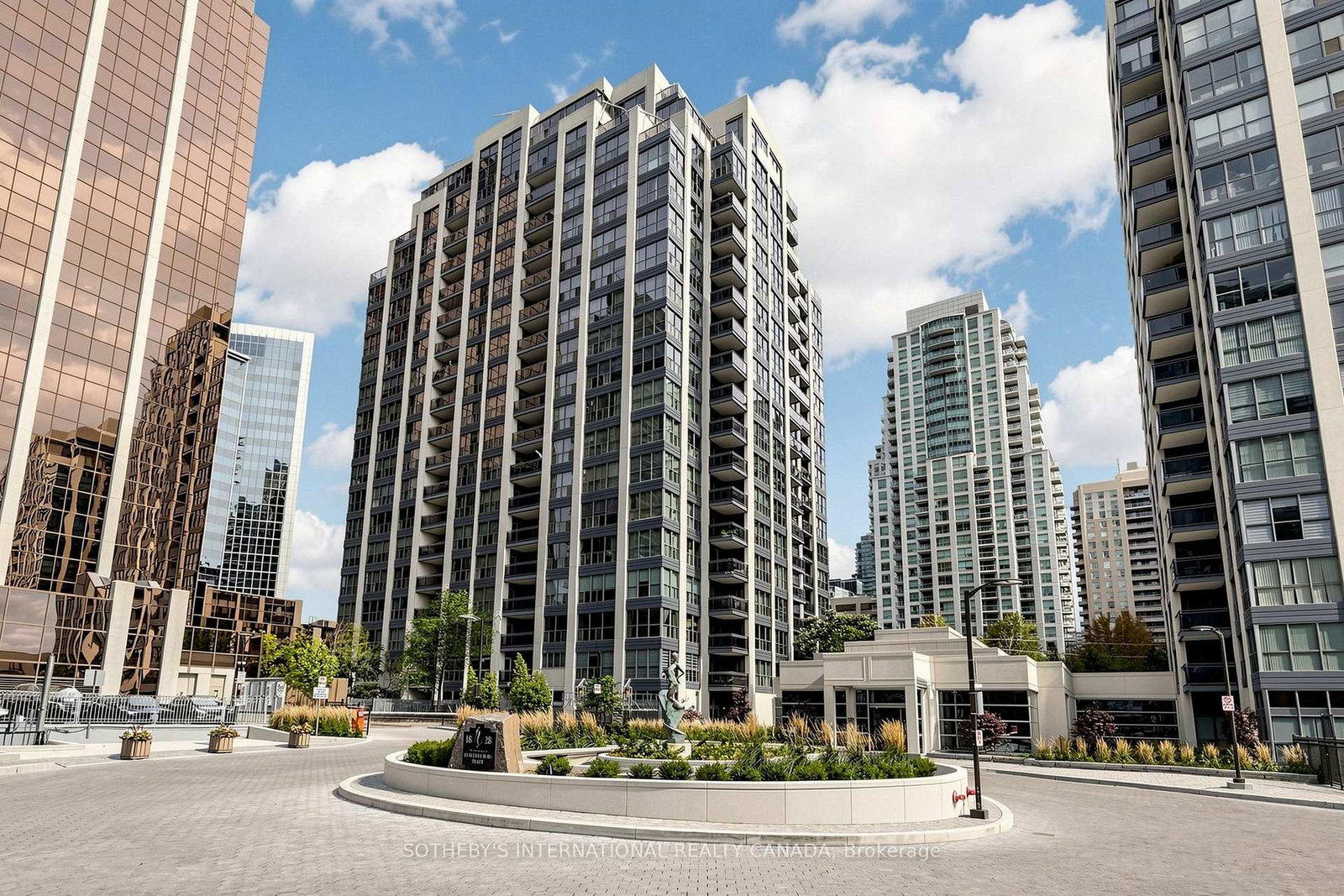 18-hollywood-avenue-toronto-north-york-ontario-c13814082