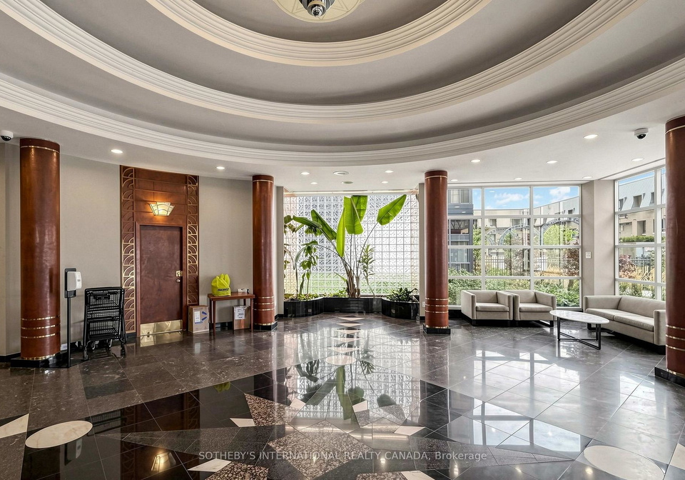 18-hollywood-avenue-toronto-north-york-ontario-c13814082
