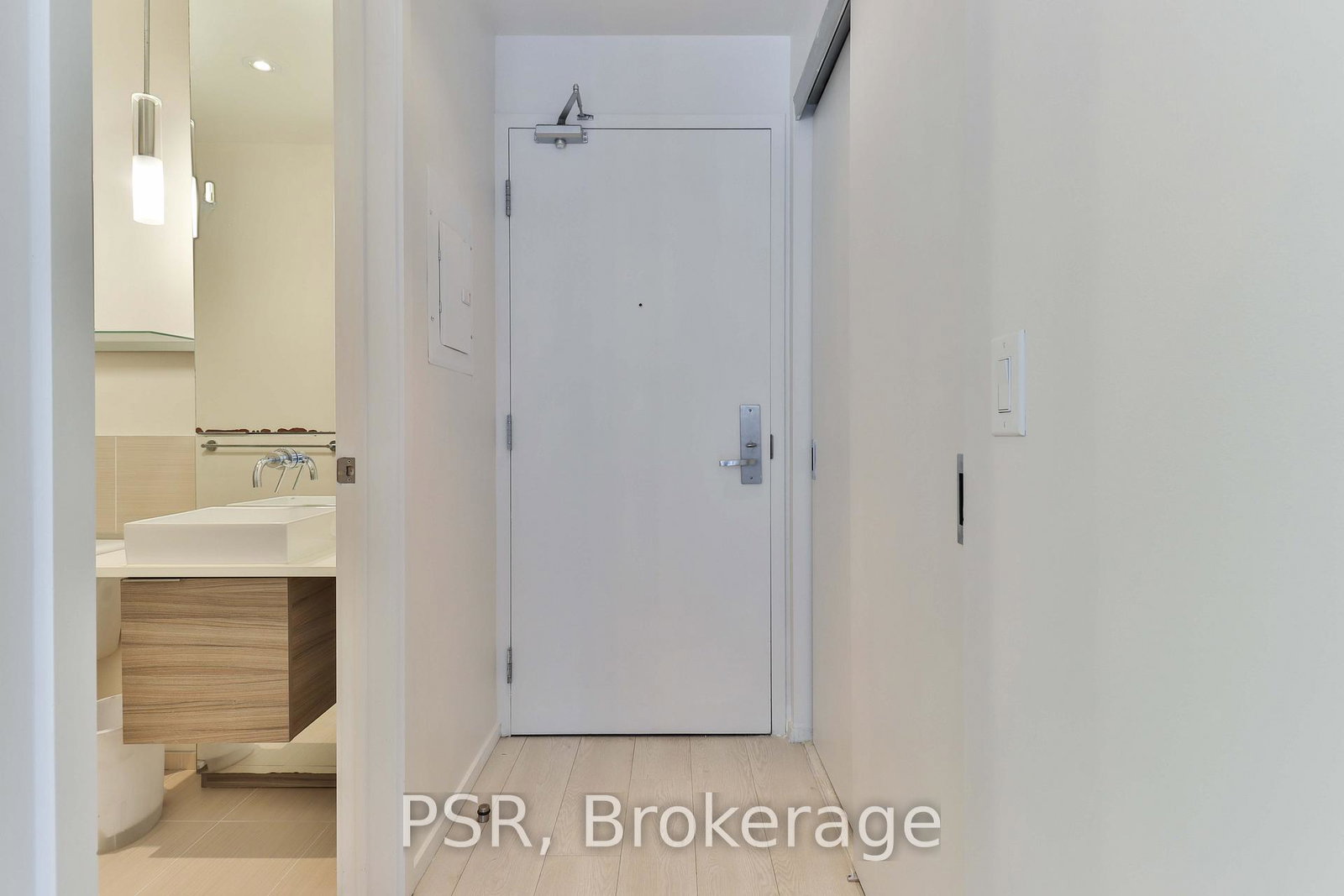 8-charlotte-street-toronto-toronto-ontario-c13814744