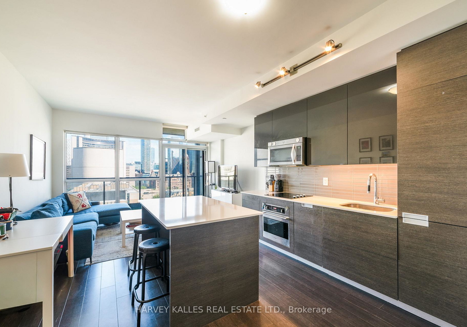 210-simcoe-street-toronto-toronto-ontario-c13820984