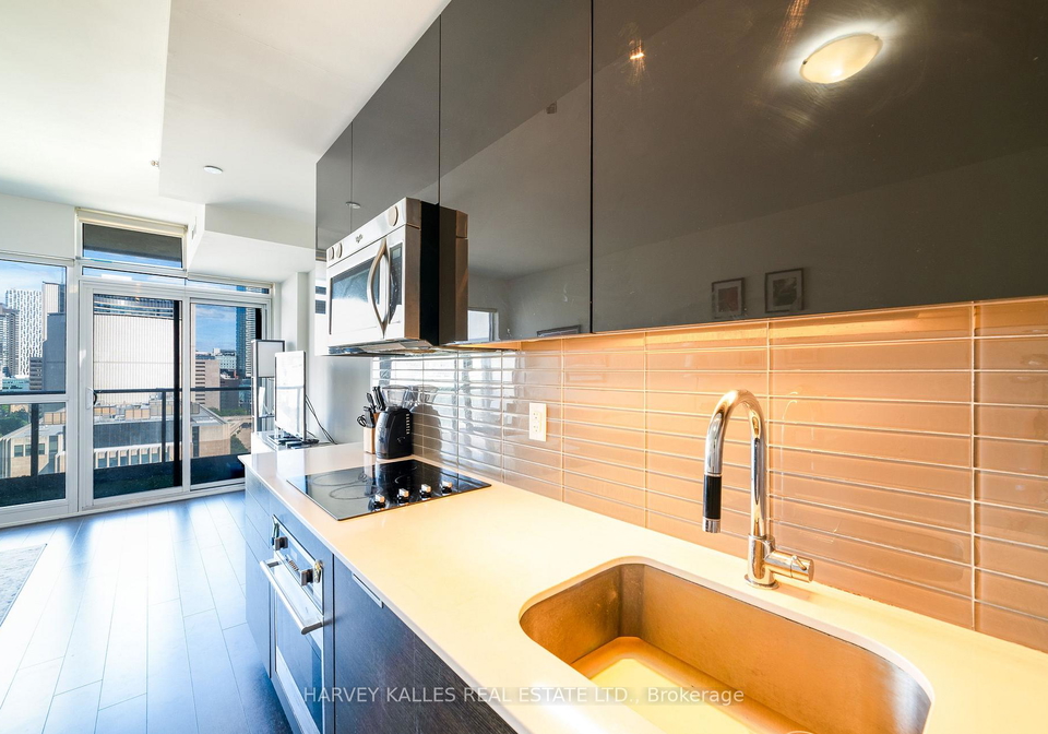 210-simcoe-street-toronto-toronto-ontario-c13820984