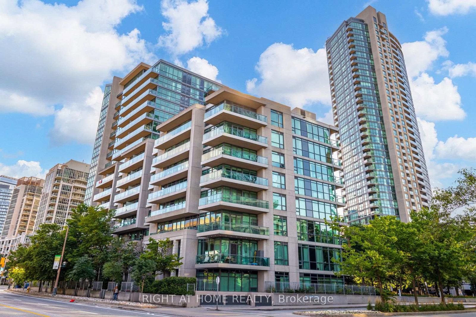 209-fort-york-boulevard-toronto-toronto-ontario-c13821226