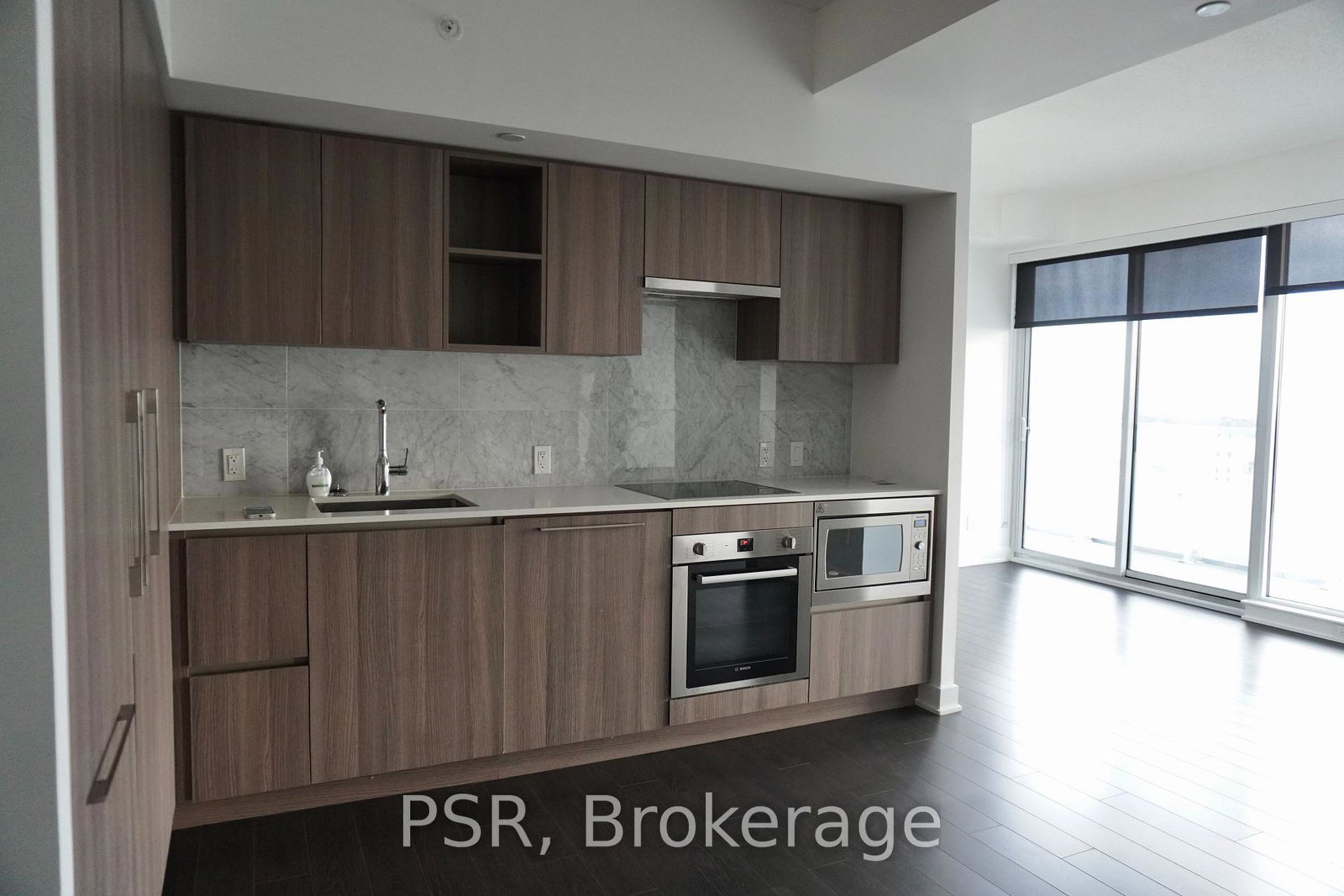 19-bathurst-street-toronto-toronto-ontario-c13823324