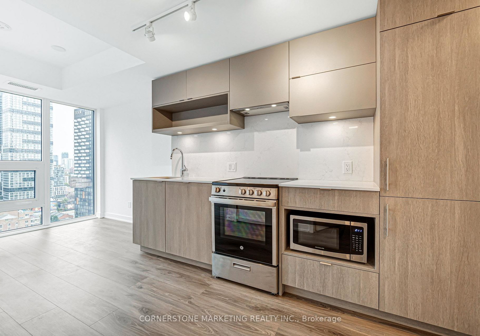 100-queen-street-e-toronto-toronto-ontario-c13824184